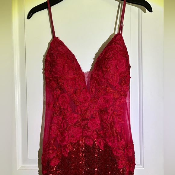 JOVANI RED FLORAL DRESS (4) - Picture 3 of 8